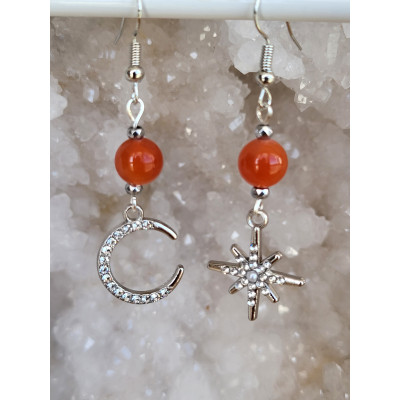 Boucles d'oreilles en acier inoxydable, dépareillées Lune et Soleil avec Cornaline