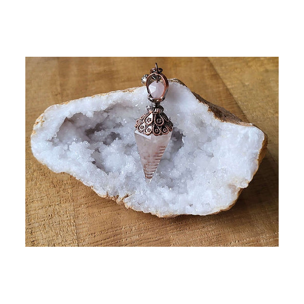 Pendule type "Orgonite" en Quartz rose