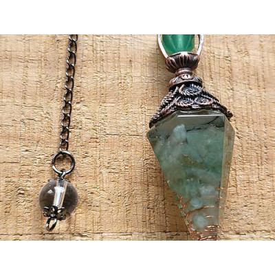 Pendule type "Orgonite" en Aventurine