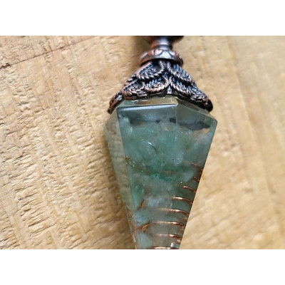 Pendule type "Orgonite" en Aventurine